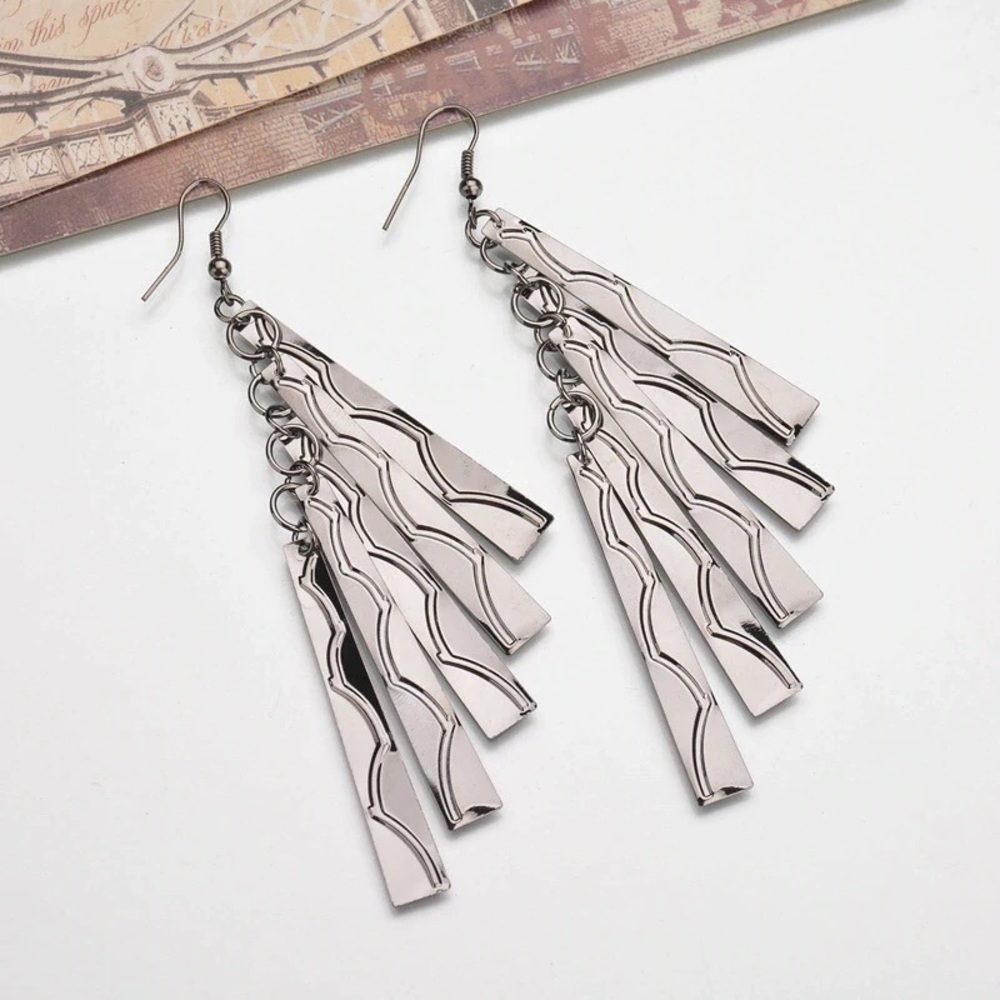 3 for $27 ❤️ Long metal tassel earrings